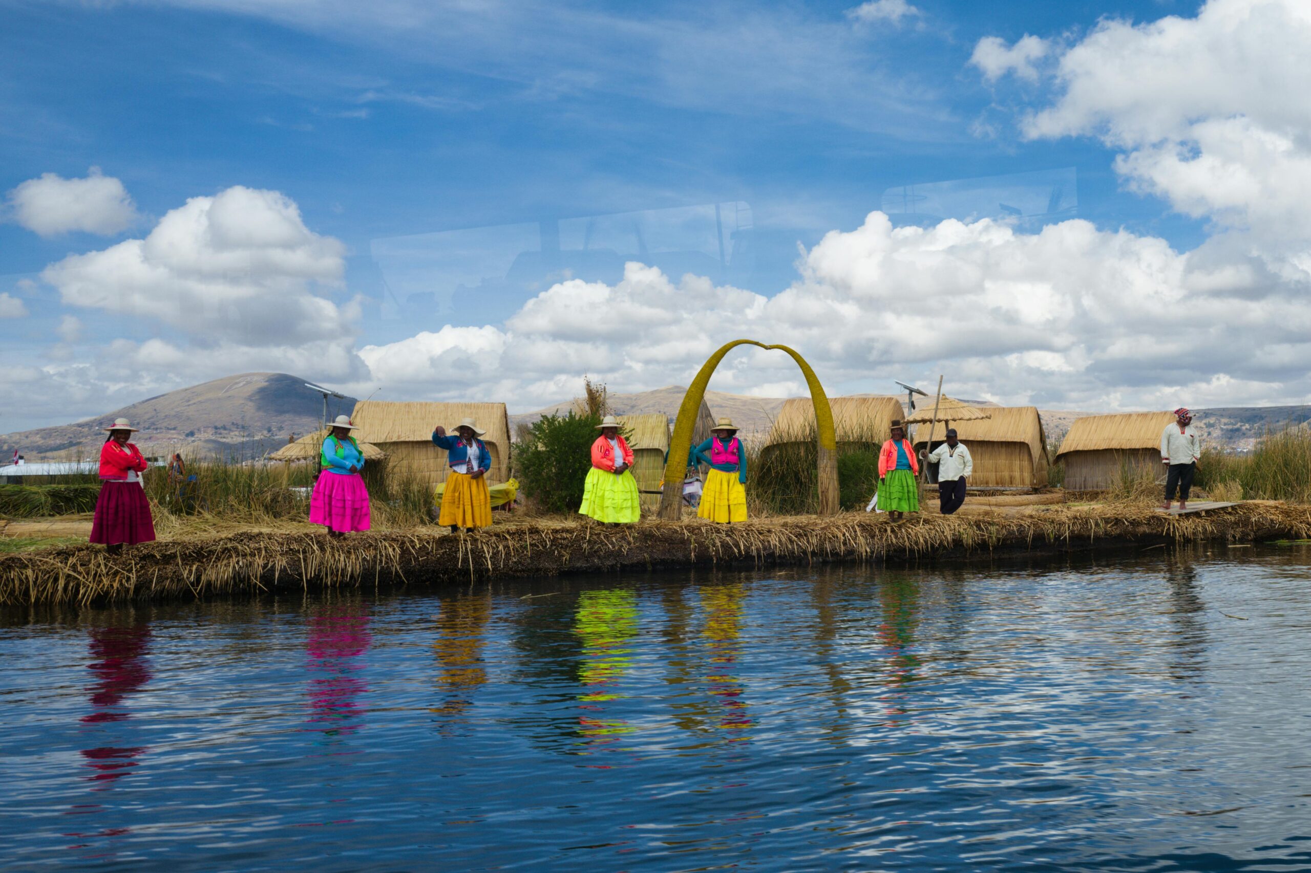 Lago Titicaca Full Day – Islas Uros y Taquile